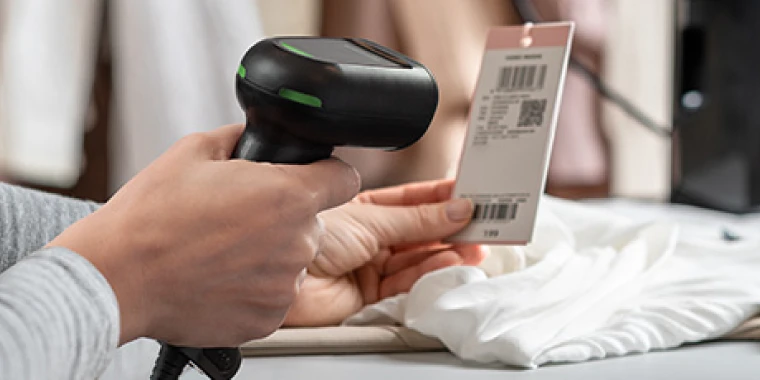 値札を読み取る Xenon Ultra 1960g コードリーダー