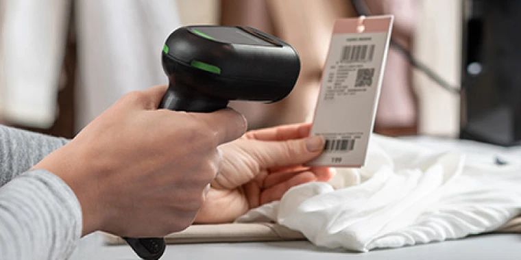 値札を読み取る Xenon Ultra 1962g コードリーダー